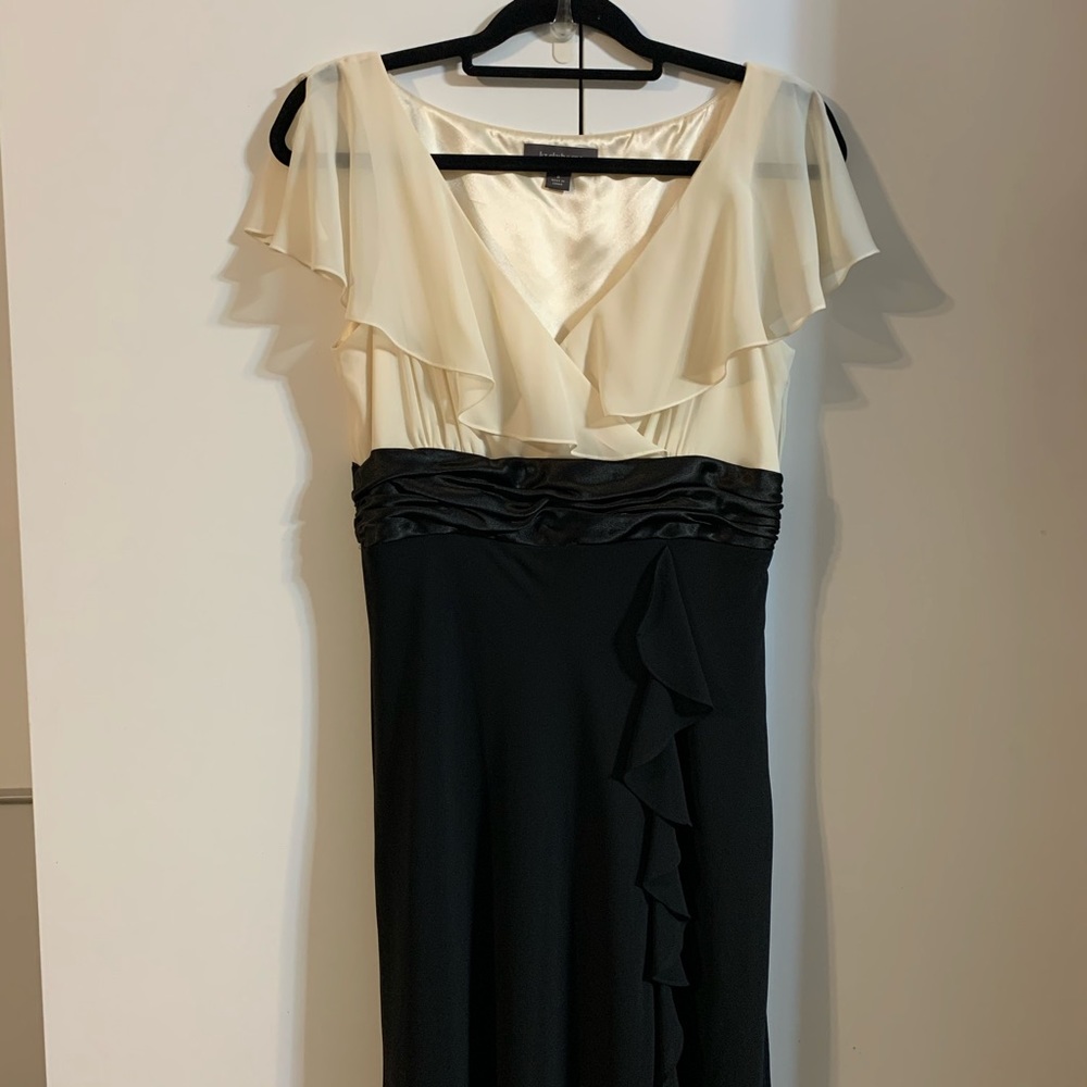 Liz Claiborne cocktail dress size 8 black & cream
